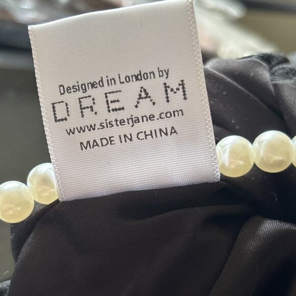 Dream Sister Jane Black Floral Appliqué Drawstring Bag with Pearl Strap - Picture 7 of 7